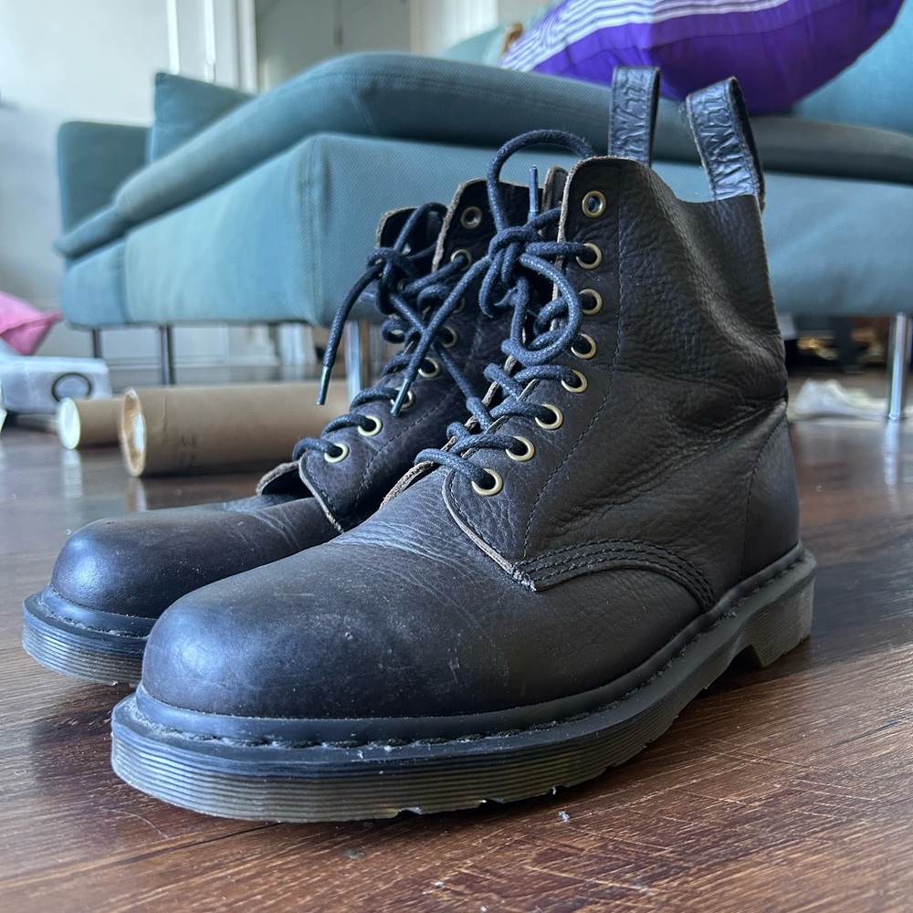Dr martens Air Wair with bouncing soles men’s size US 11 leather boot